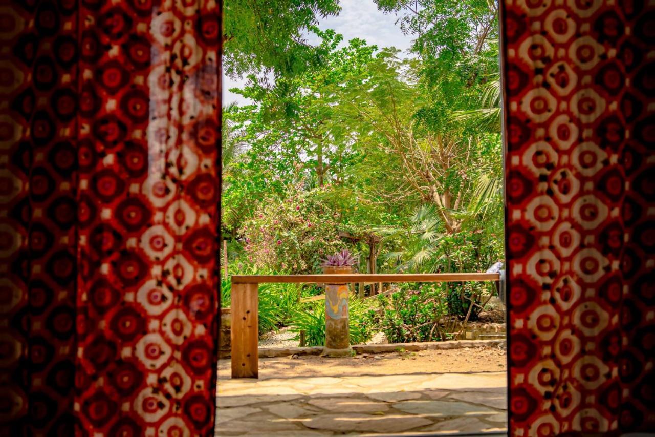 Kokrobite Gardens Restaurant And Guest House Εξωτερικό φωτογραφία