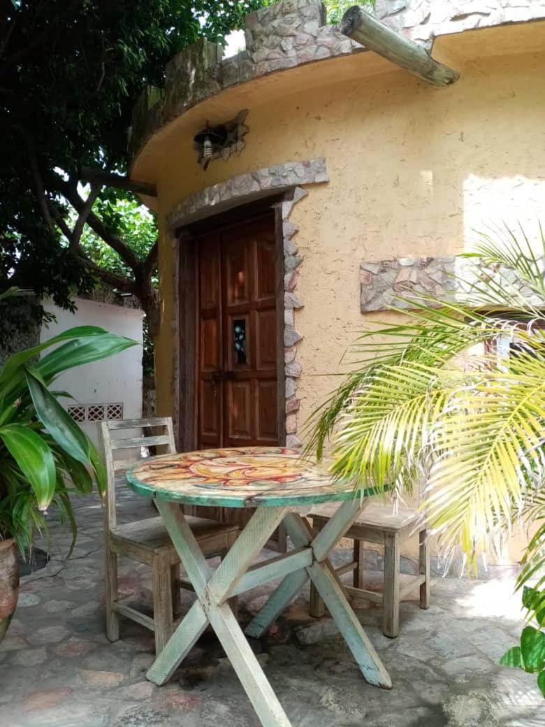 Kokrobite Gardens Restaurant And Guest House Εξωτερικό φωτογραφία