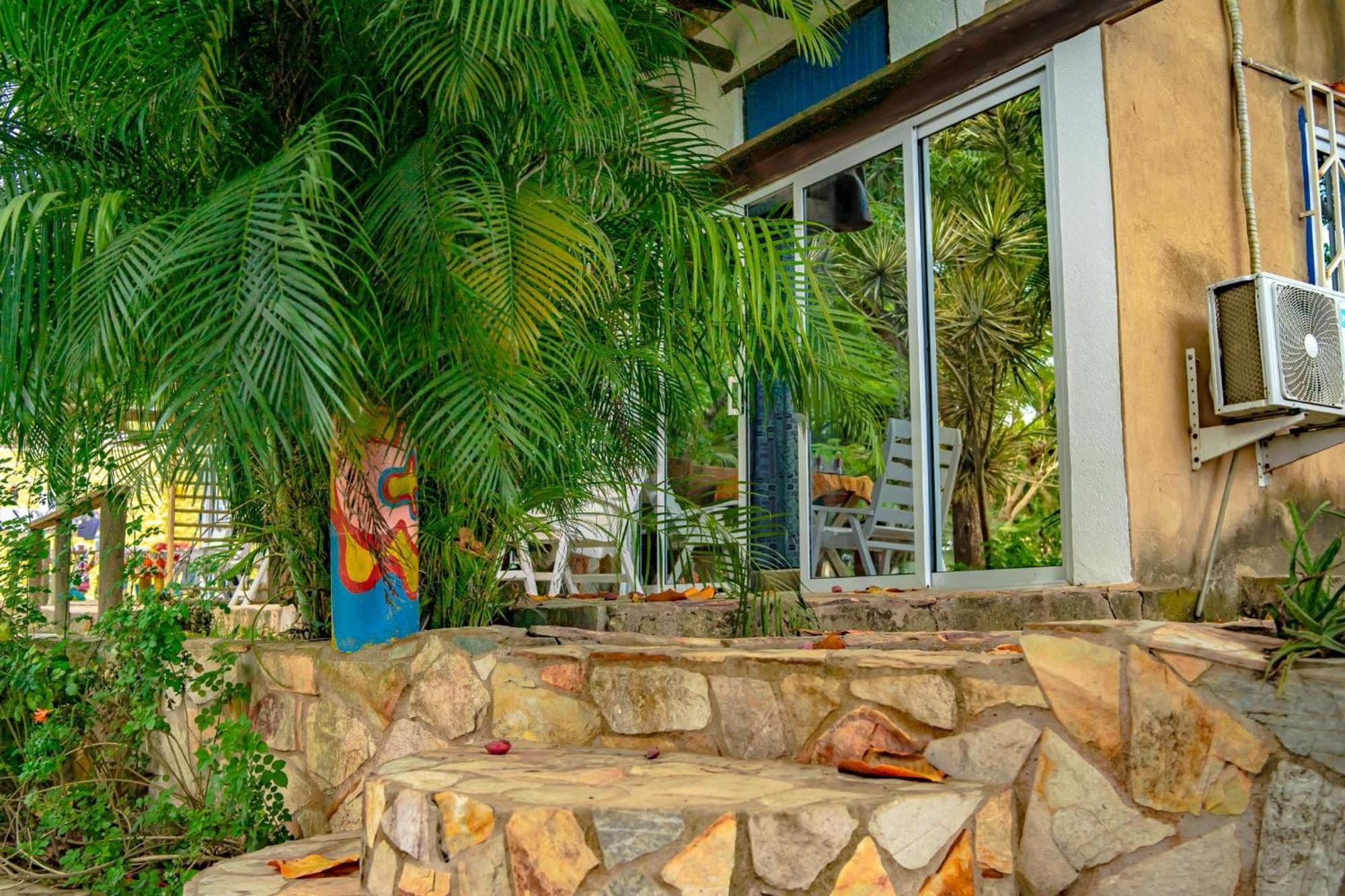 Kokrobite Gardens Restaurant And Guest House Εξωτερικό φωτογραφία